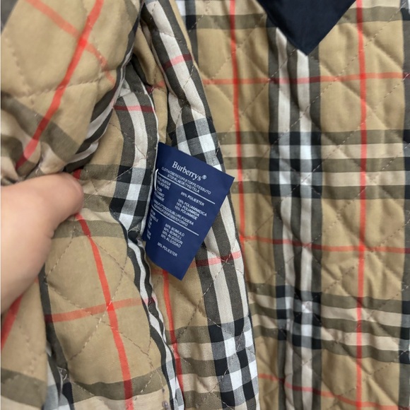 Authentic used Burberry coat has a small rip on left arm as show in picture - Picture 5 of 8